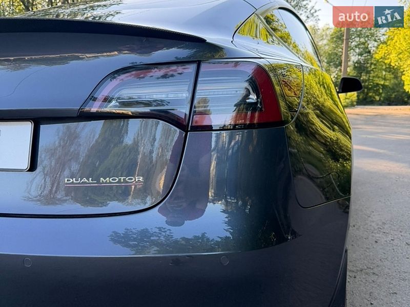 Седан Tesla Model 3 2021 в Львове