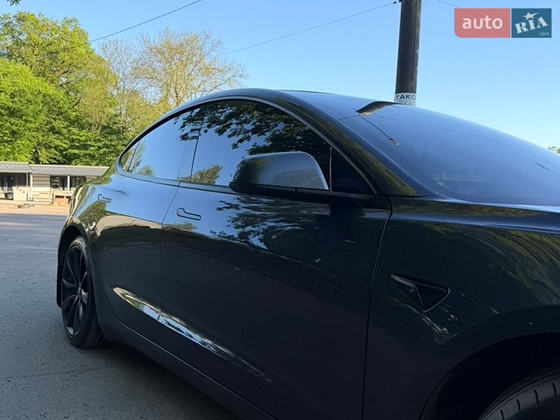 Седан Tesla Model 3 2021 в Львове