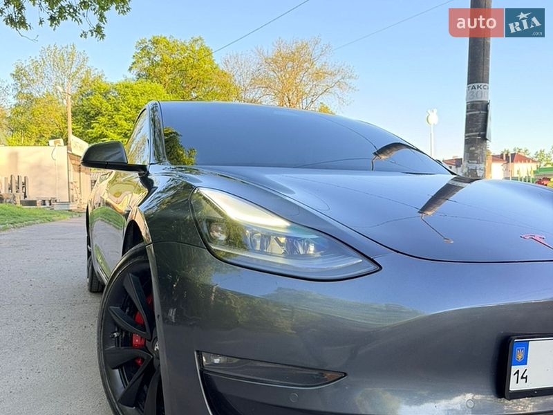 Седан Tesla Model 3 2021 в Львове