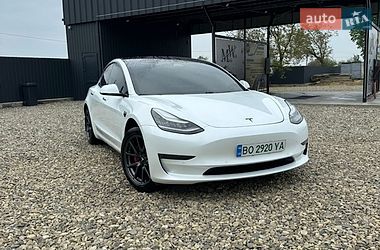 Седан Tesla Model 3 2019 в Черновцах