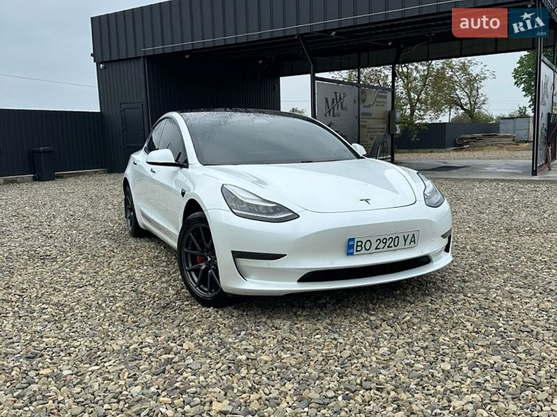 Седан Tesla Model 3 2019 в Черновцах