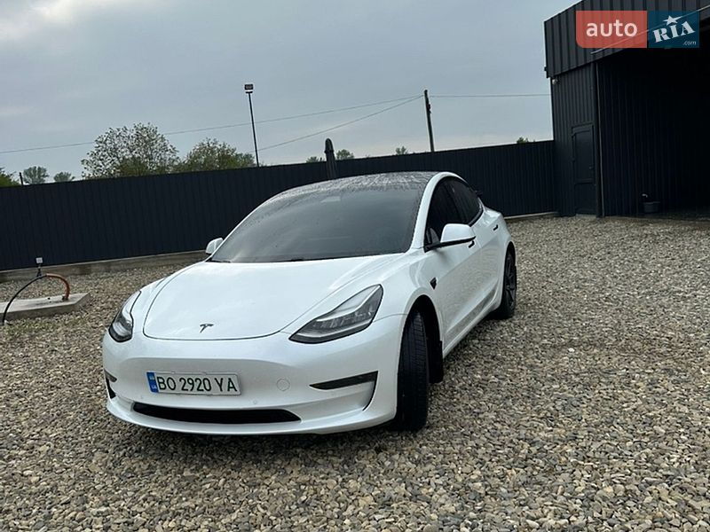Седан Tesla Model 3 2019 в Черновцах