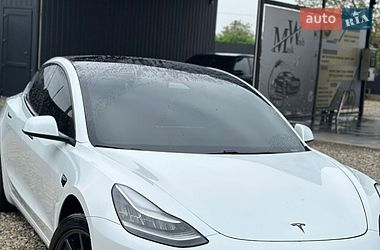 Седан Tesla Model 3 2019 в Черновцах