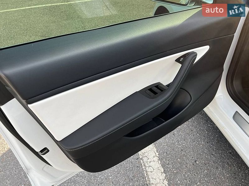 Седан Tesla Model 3 2020 в Запорожье