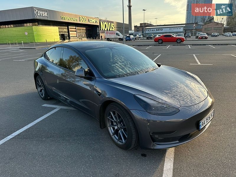 Седан Tesla Model 3 2023 в Киеве