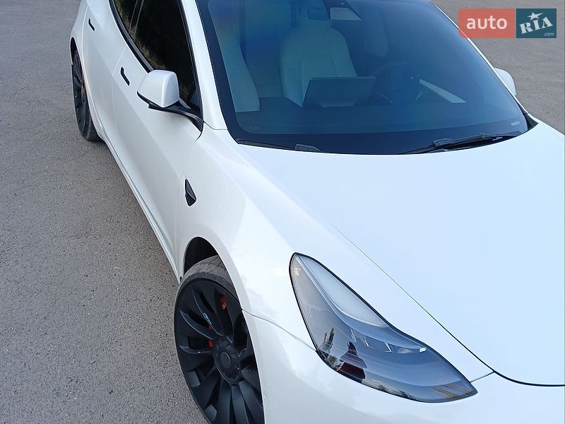 Седан Tesla Model 3 2022 в Кривом Роге