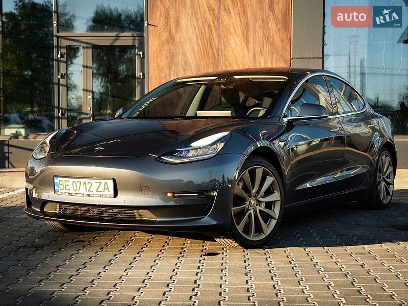 Седан Tesla Model 3 2018 в Києві