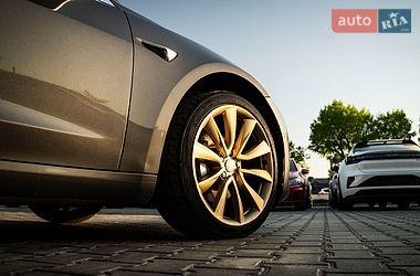 Седан Tesla Model 3 2018 в Києві