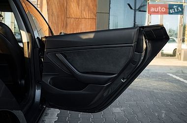 Седан Tesla Model 3 2018 в Києві