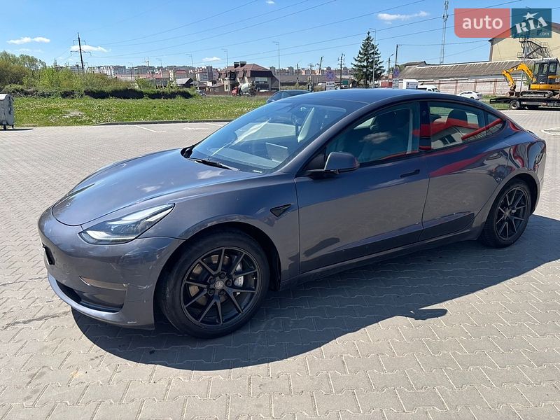 Седан Tesla Model 3 2022 в Виннице
