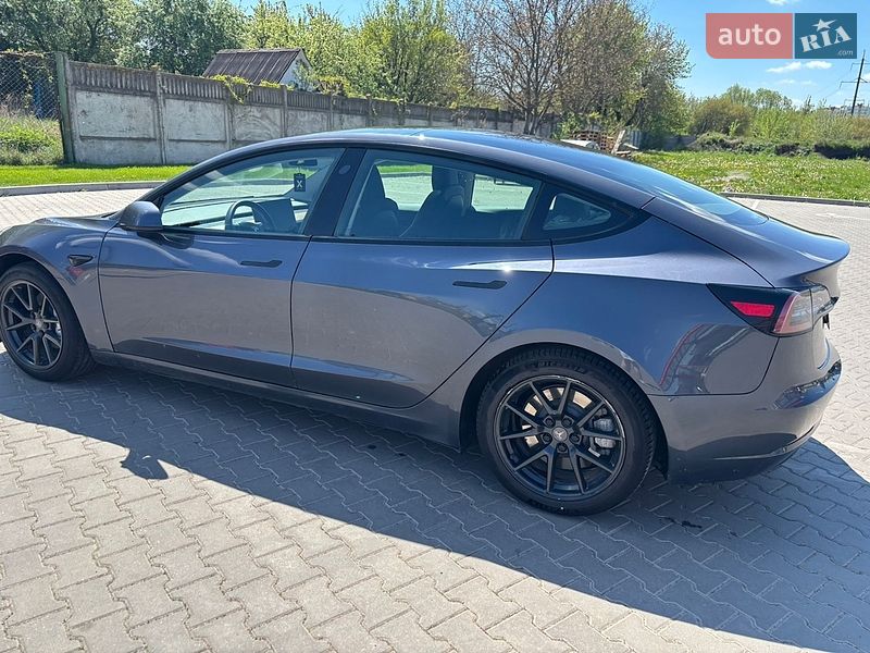 Седан Tesla Model 3 2022 в Виннице