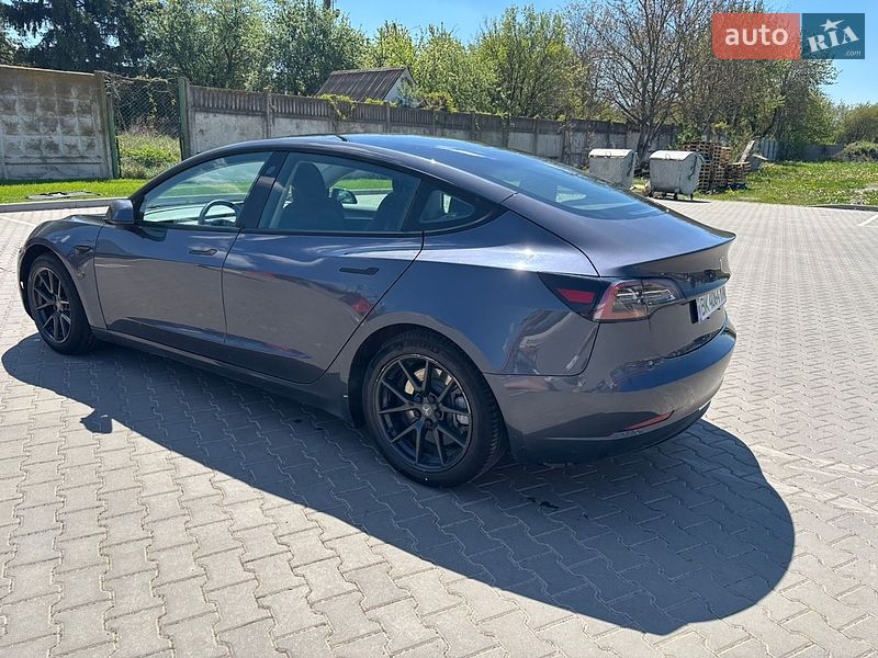 Седан Tesla Model 3 2022 в Виннице