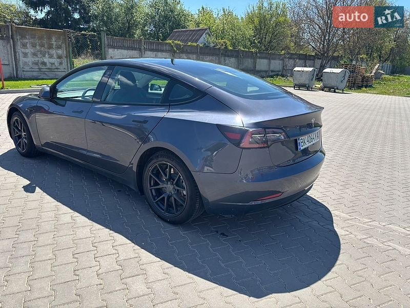 Седан Tesla Model 3 2022 в Виннице