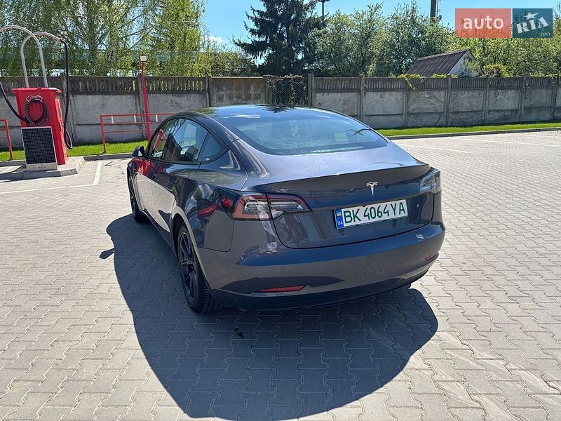 Седан Tesla Model 3 2022 в Виннице