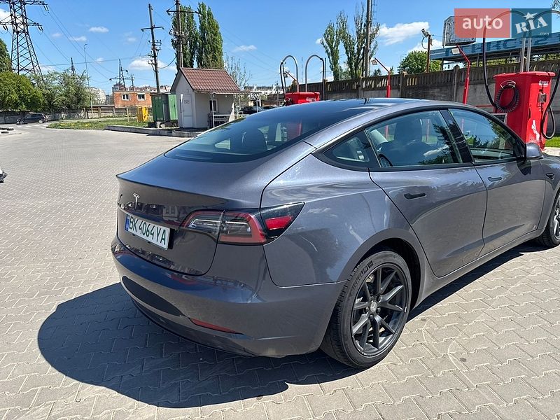 Седан Tesla Model 3 2022 в Виннице