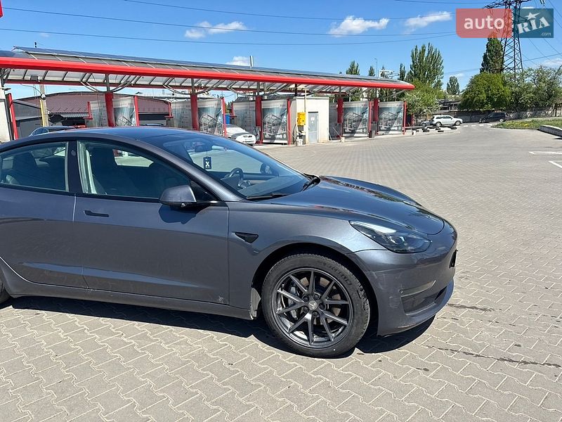 Седан Tesla Model 3 2022 в Виннице