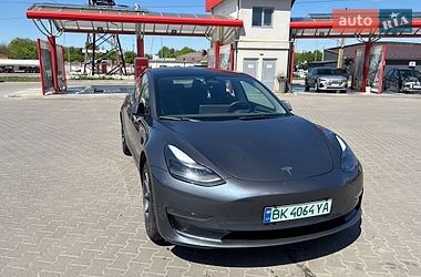Седан Tesla Model 3 2022 в Виннице