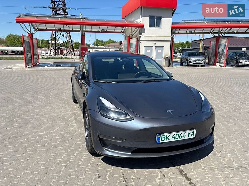 Седан Tesla Model 3 2022 в Виннице