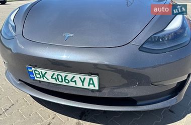Седан Tesla Model 3 2022 в Виннице