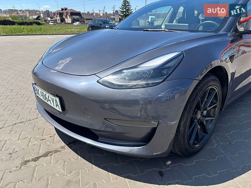 Седан Tesla Model 3 2022 в Виннице