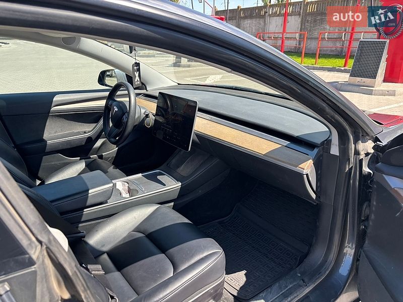 Седан Tesla Model 3 2022 в Виннице