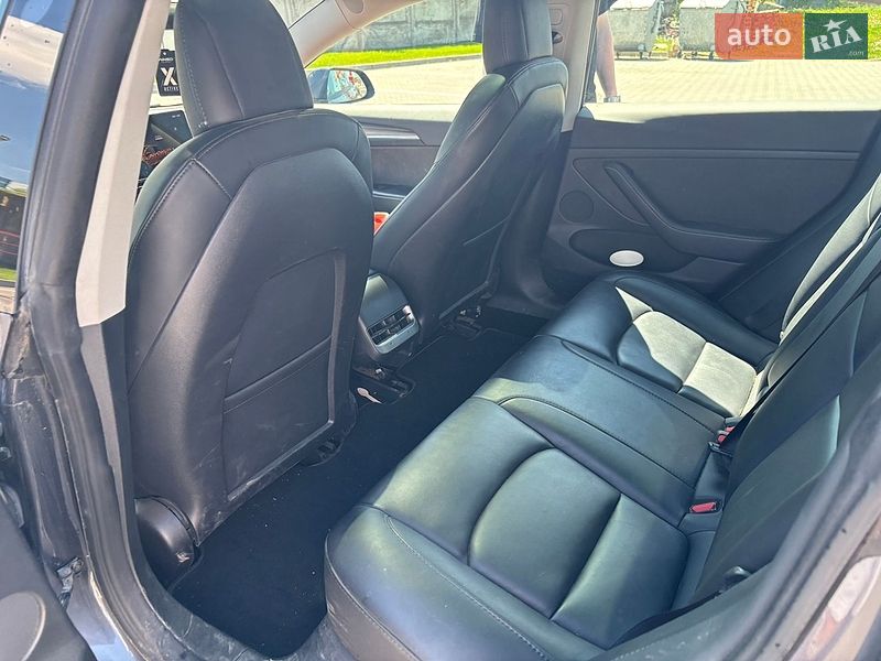 Седан Tesla Model 3 2022 в Виннице