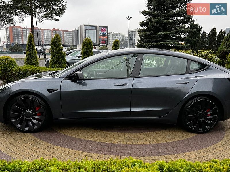 Седан Tesla Model 3 2021 в Львове