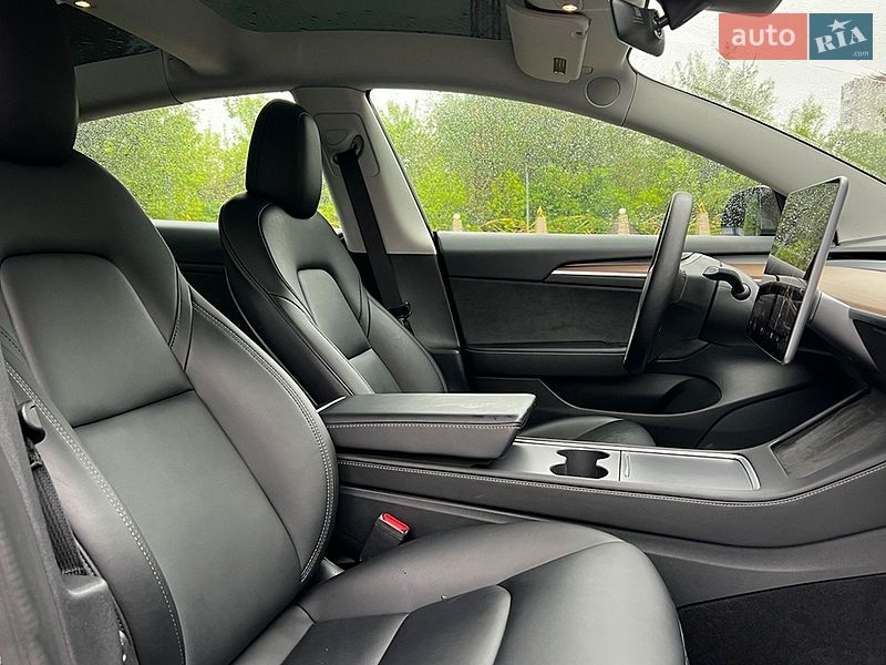 Седан Tesla Model 3 2021 в Львове