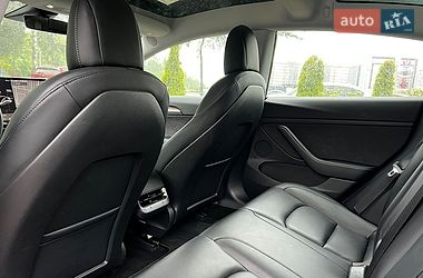 Седан Tesla Model 3 2021 в Львове