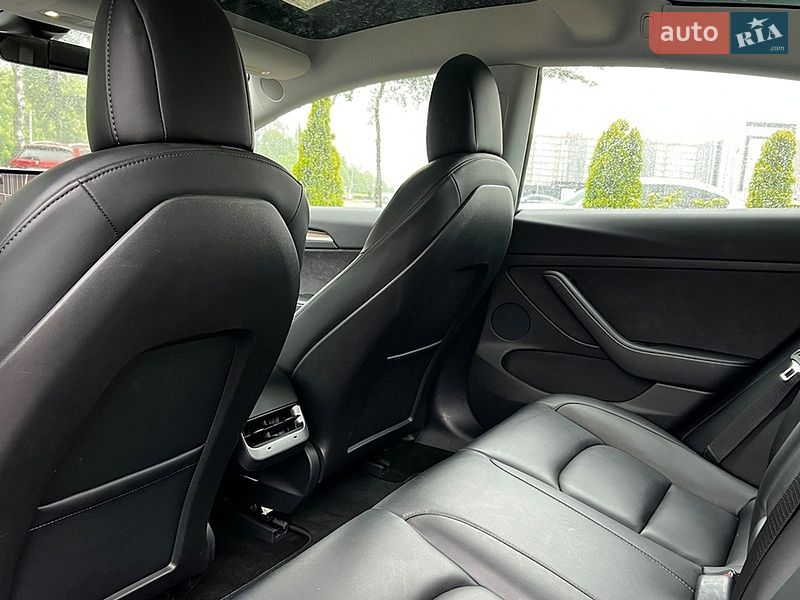 Седан Tesla Model 3 2021 в Львове