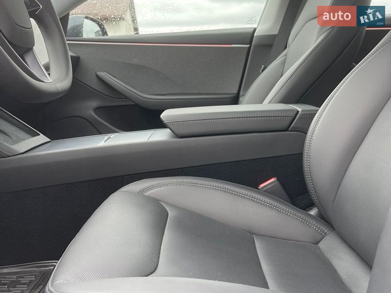 Седан Tesla Model 3 2025 в Києві