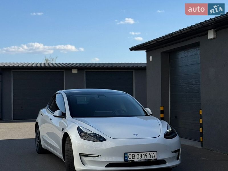 Седан Tesla Model 3 2022 в Чернігові