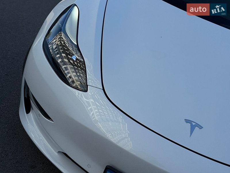 Седан Tesla Model 3 2022 в Чернигове