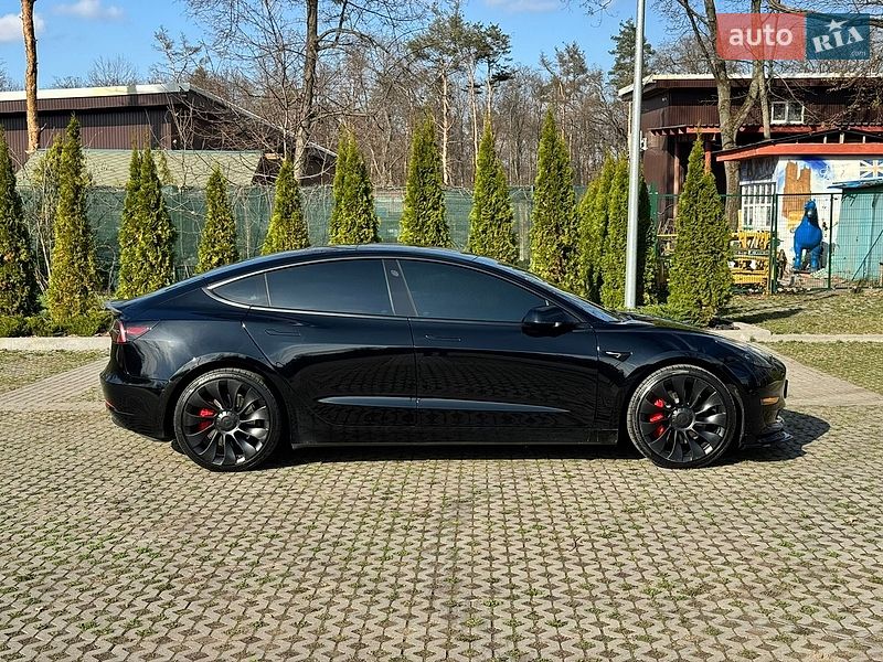 Седан Tesla Model 3 2023 в Харкові