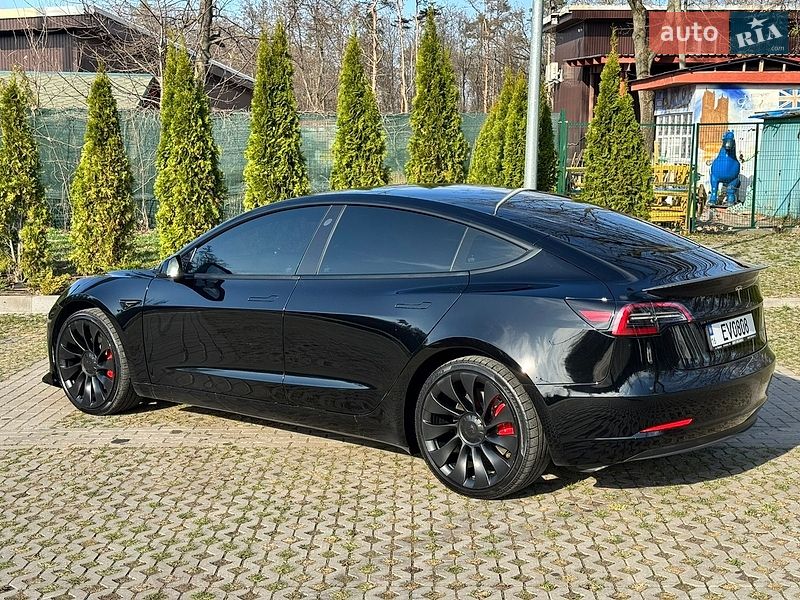 Седан Tesla Model 3 2023 в Харкові
