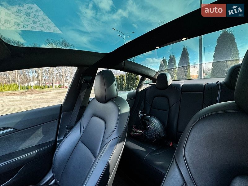 Седан Tesla Model 3 2023 в Харкові