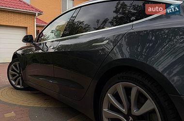 Седан Tesla Model 3 2018 в Броварах
