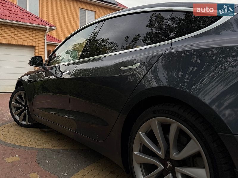 Седан Tesla Model 3 2018 в Броварах