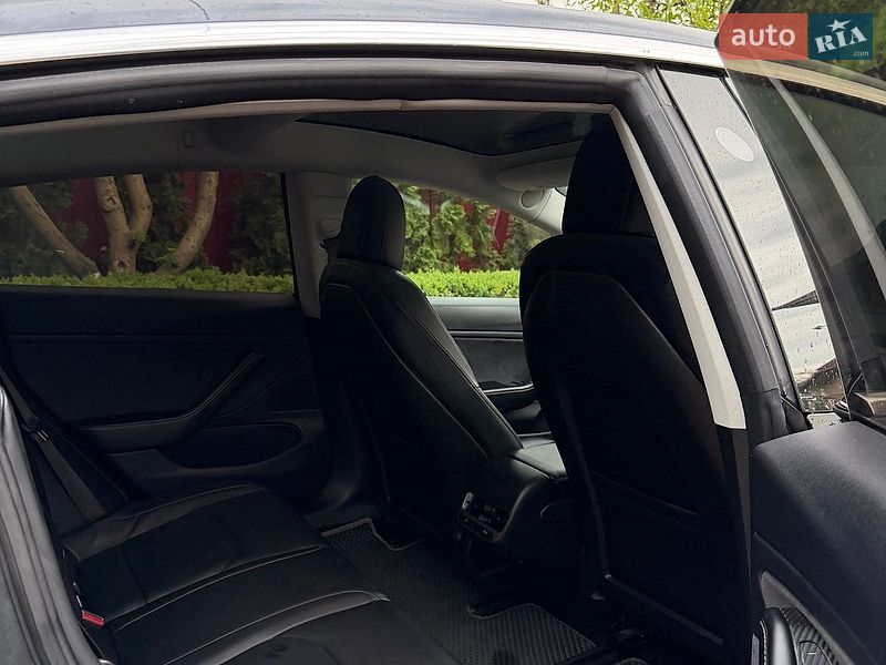 Седан Tesla Model 3 2018 в Броварах