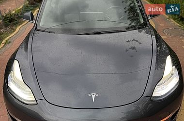 Седан Tesla Model 3 2018 в Броварах