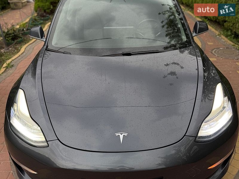 Седан Tesla Model 3 2018 в Броварах