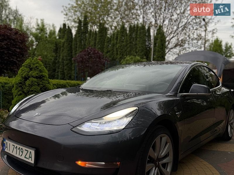Седан Tesla Model 3 2018 в Броварах
