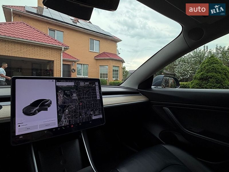 Седан Tesla Model 3 2018 в Броварах