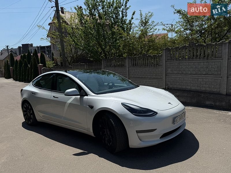 Седан Tesla Model 3 2021 в Ивано-Франковске