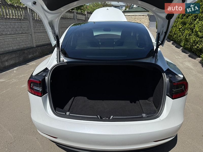 Седан Tesla Model 3 2021 в Ивано-Франковске