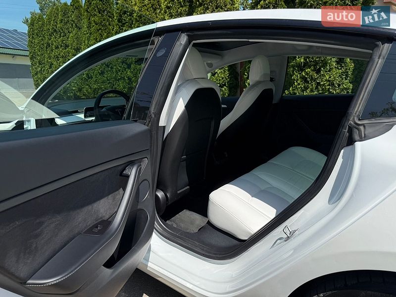 Седан Tesla Model 3 2021 в Ивано-Франковске