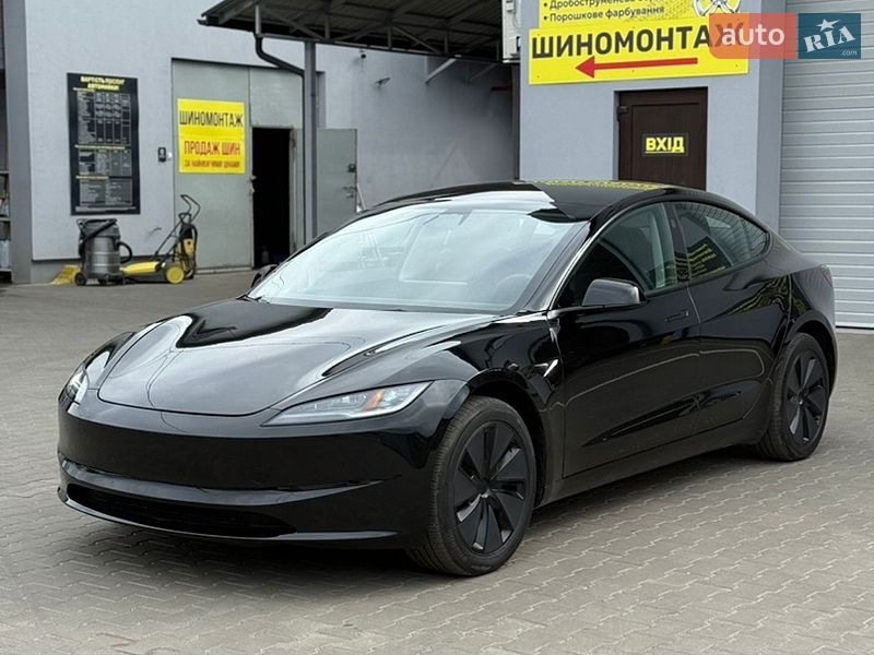 Седан Tesla Model 3 2025 в Луцьку