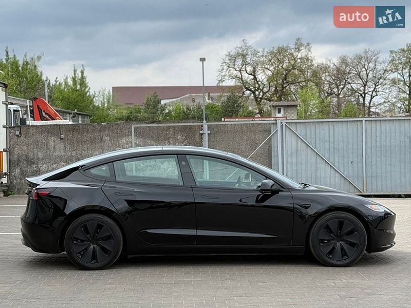 Седан Tesla Model 3 2025 в Луцьку