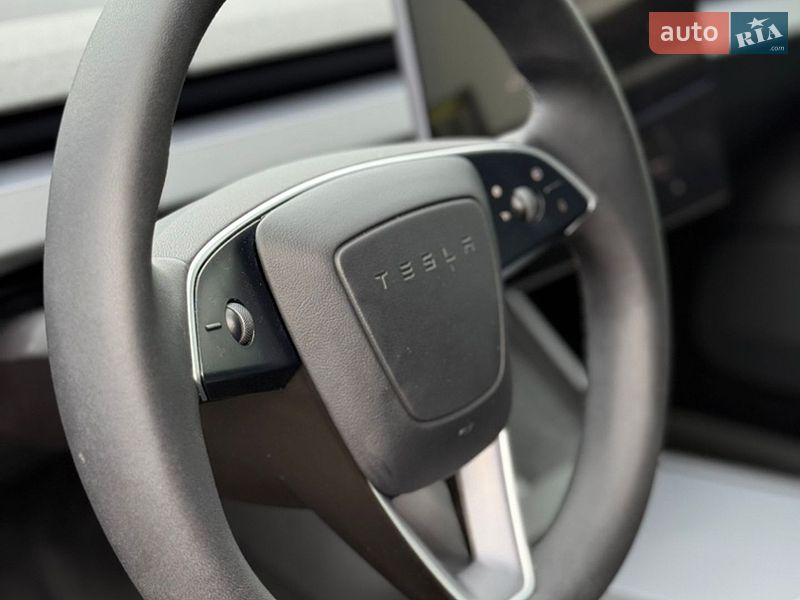 Седан Tesla Model 3 2025 в Луцьку