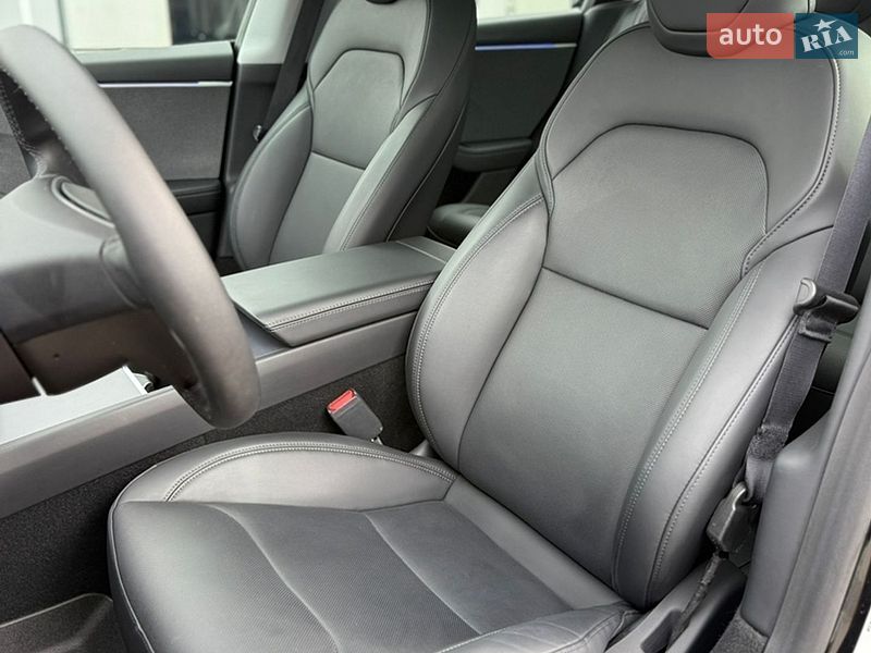 Седан Tesla Model 3 2025 в Луцьку